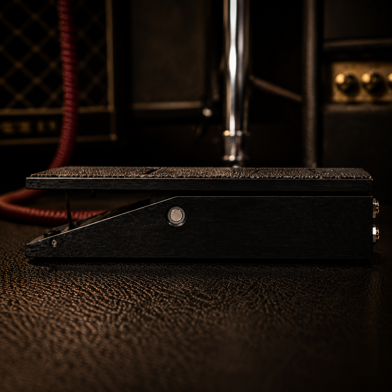 2‑in‑1 Active Volume Pedal with Chromatic Tuner & Touchscreen Display