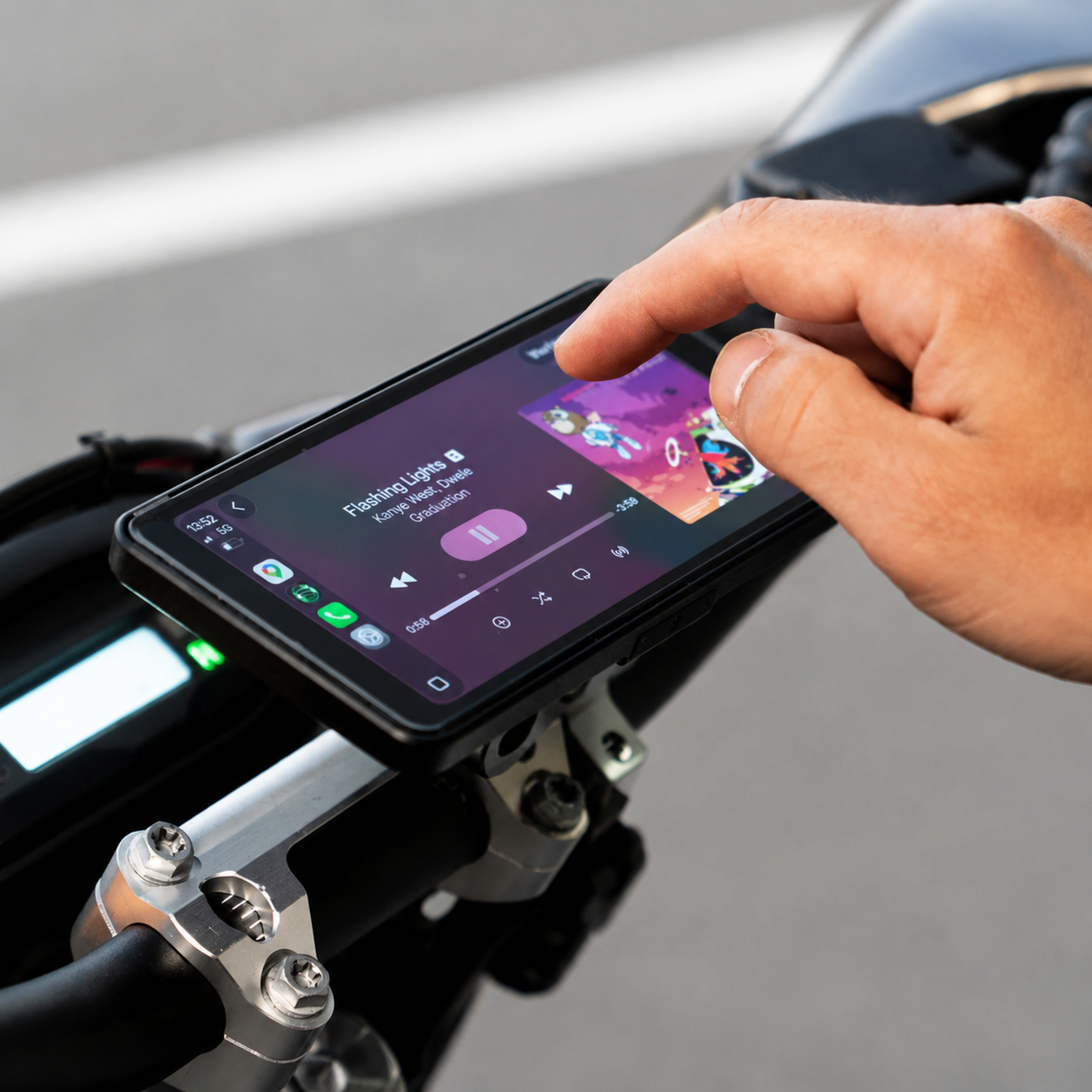 Smart Motorcycle Display System – Navigation and Connectivity Upgrade for Riders