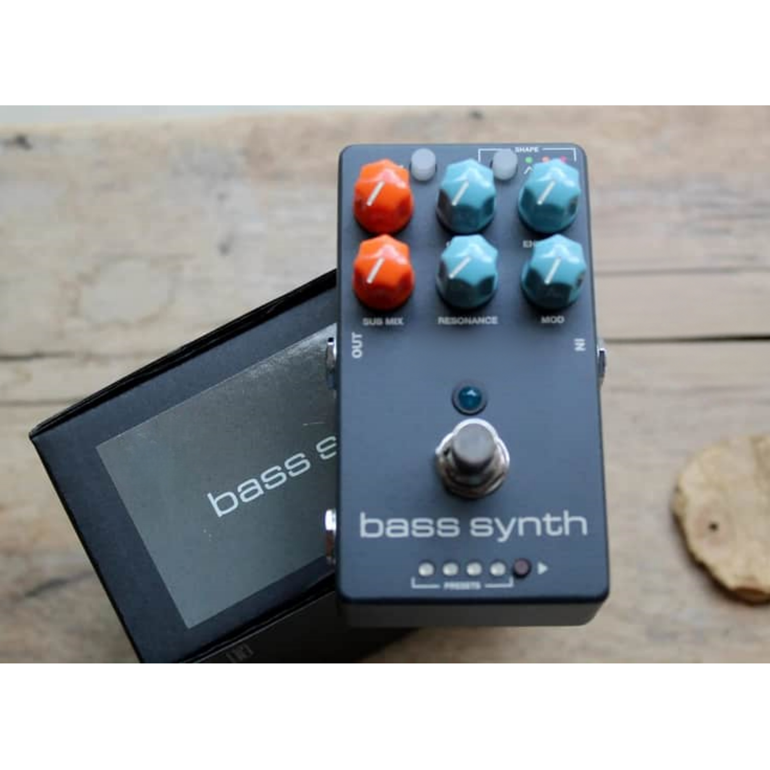 Bass Synth Pedal – Vintage Analog-Style Tones, 8 Presets