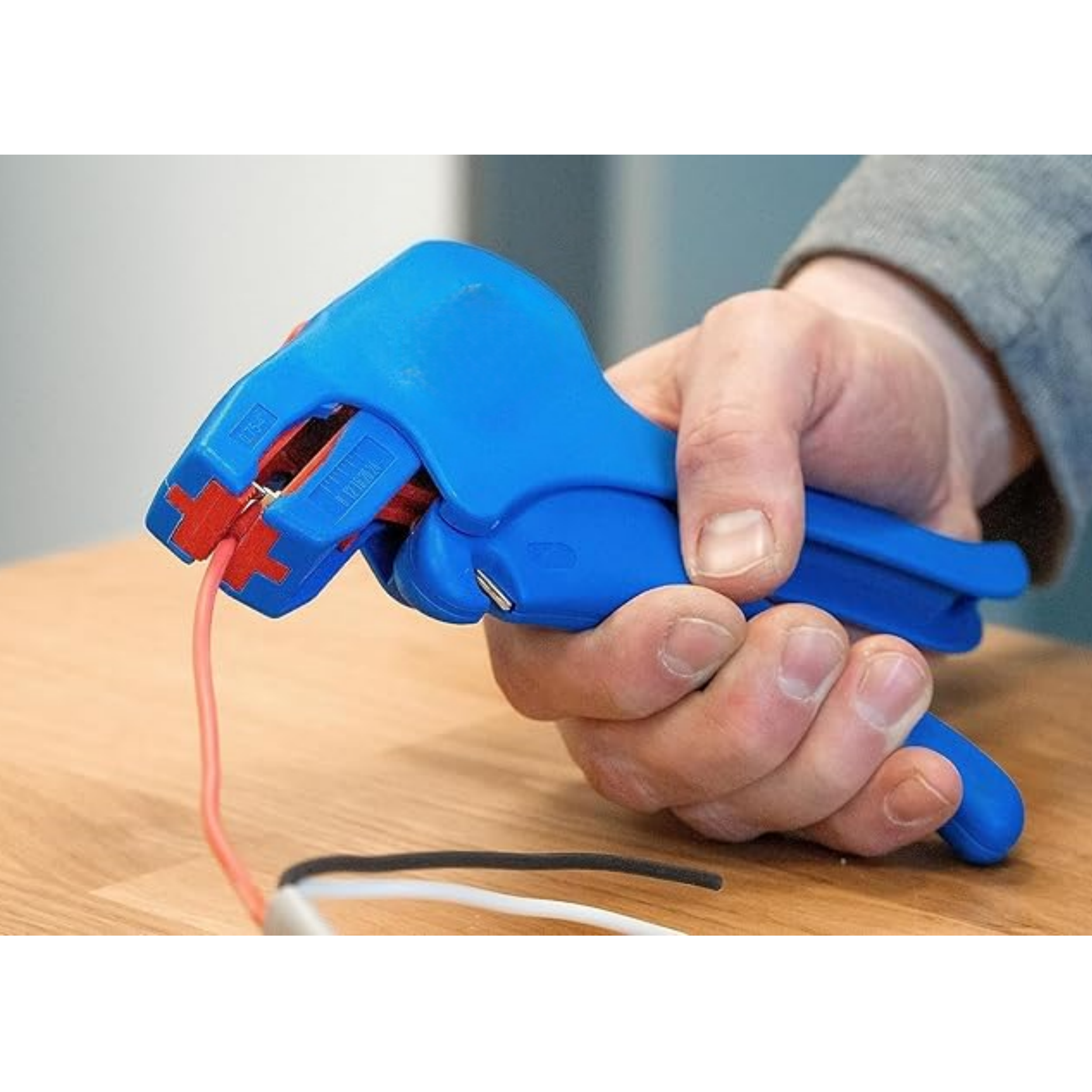 Wire Stripper for Flat Cable – 0.75‑4.0 mm², Integrated Side Cutting Function