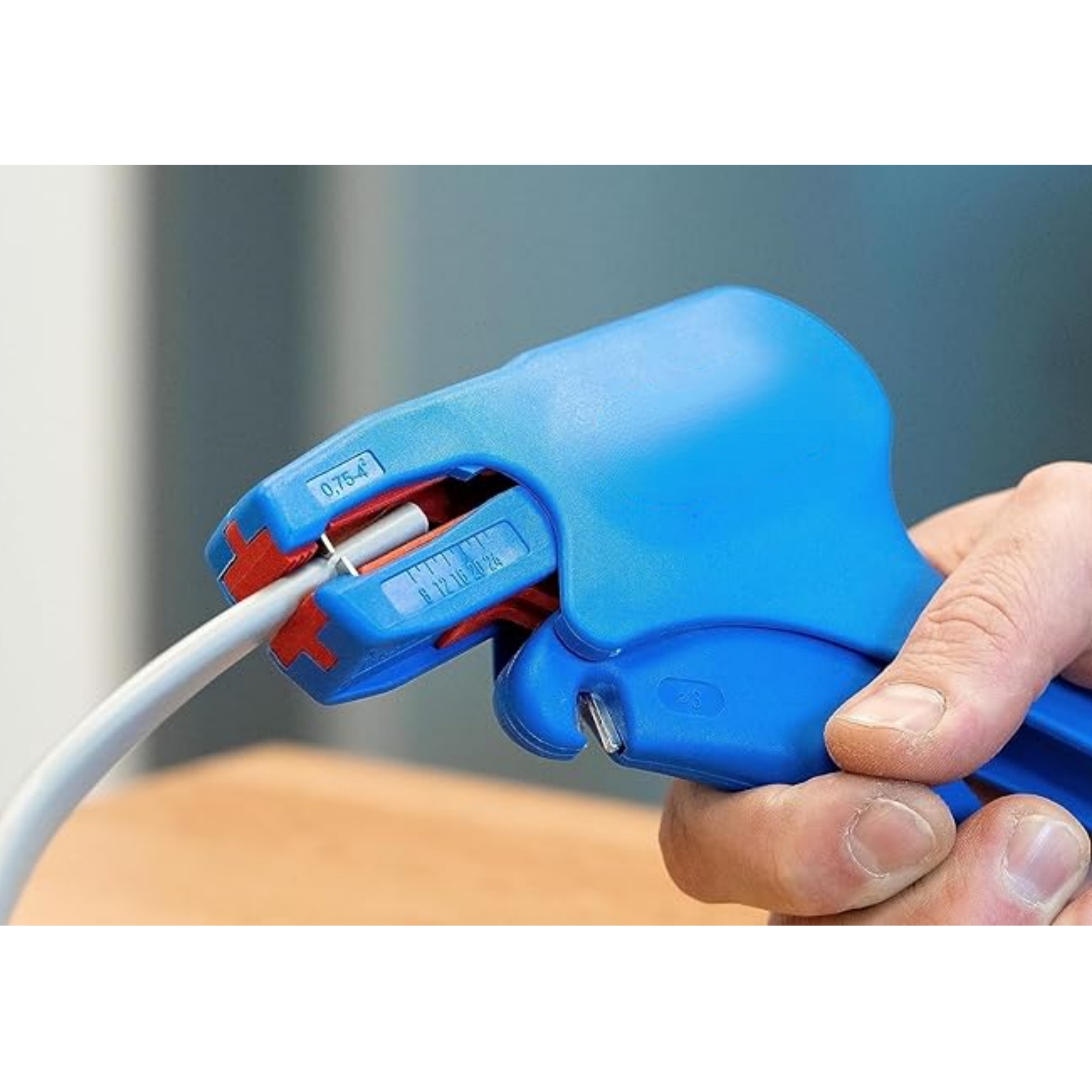 Wire Stripper for Flat Cable – 0.75‑4.0 mm², Integrated Side Cutting Function