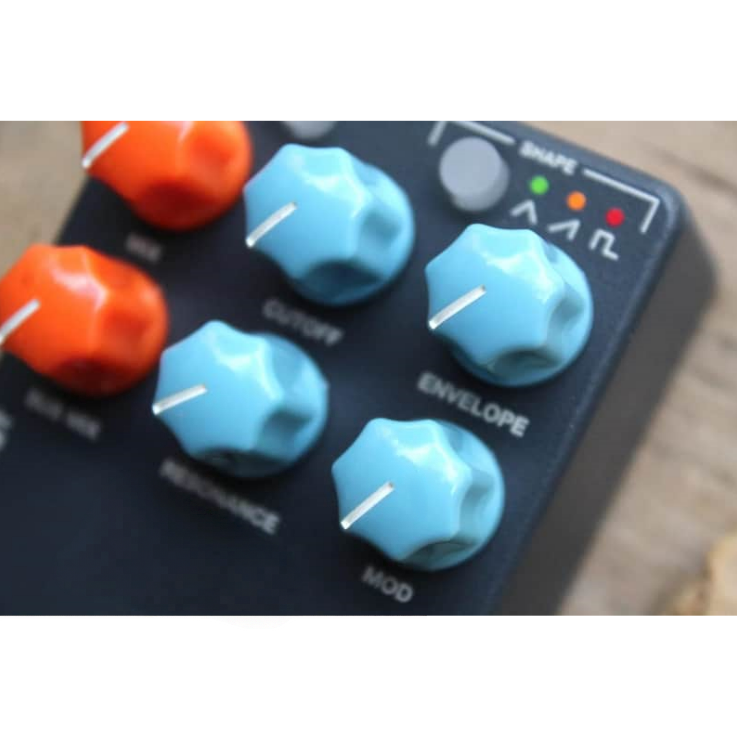 Bass Synth Pedal – Vintage Analog-Style Tones, 8 Presets