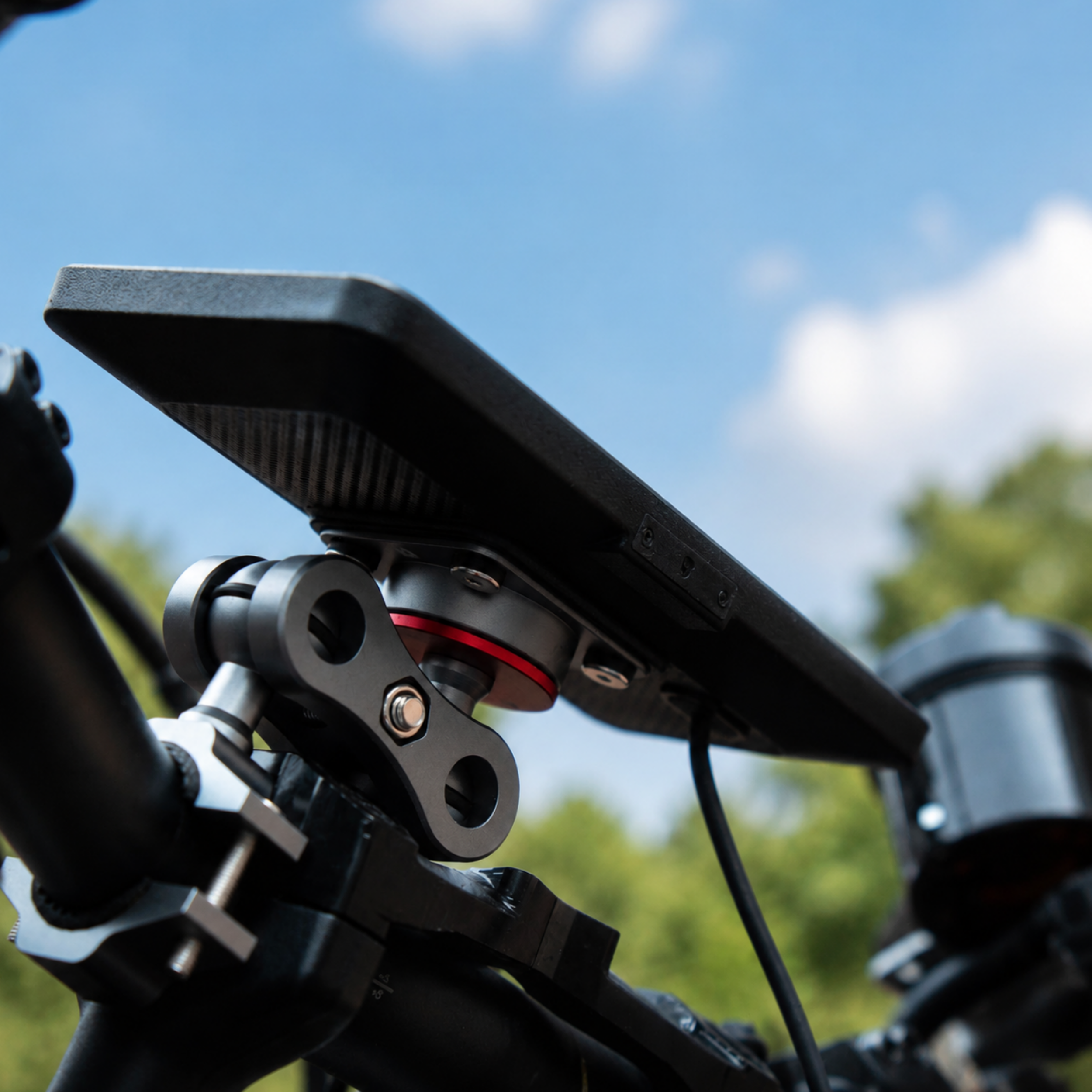 Smart Motorcycle Display System – Navigation and Connectivity Upgrade for Riders