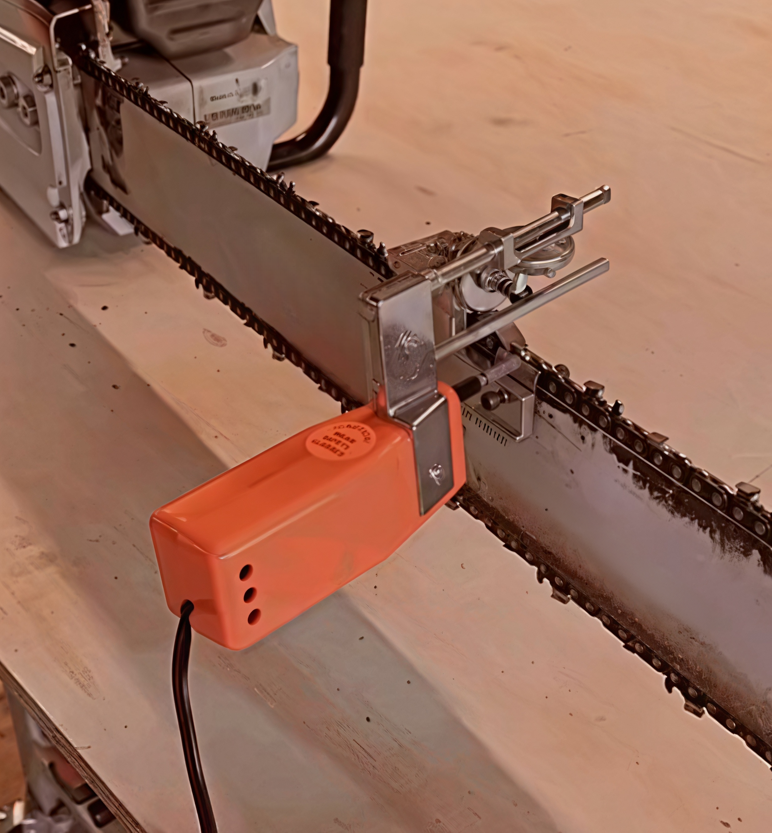 Electric Chainsaw Sharpener – Bar-Mounted, 12V, 24000 RPM, 3 Grinding Stones