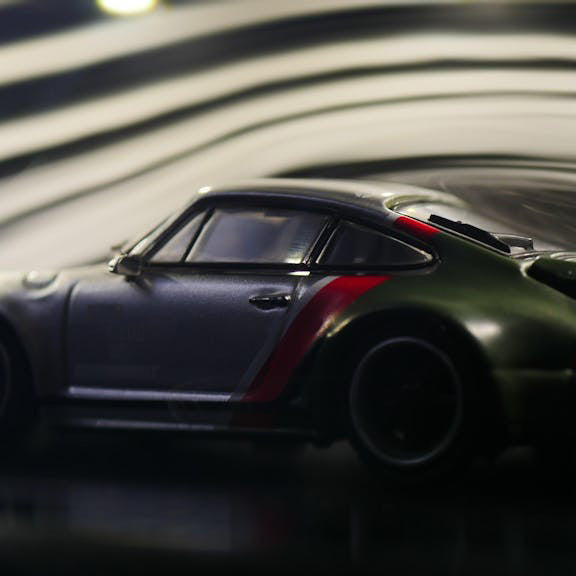 1:64 Scale Car Model Desktop Wind Tunnel – Dynamic Display with Fog Effects