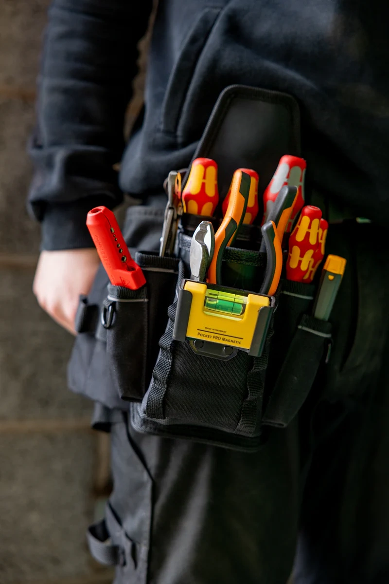 Multi‑Trade Tool Pouch – 2 Main Pockets, 3 Vertical Slots & 4 External Pockets for Everyday Site Work