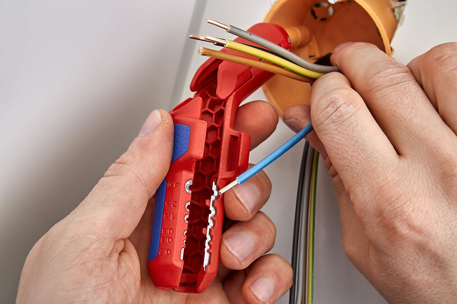 Wire Stripping Tool – Ergonomic Pistol Grip, 0.2‑4.0 mm², for NYM, Coax & Data Cable