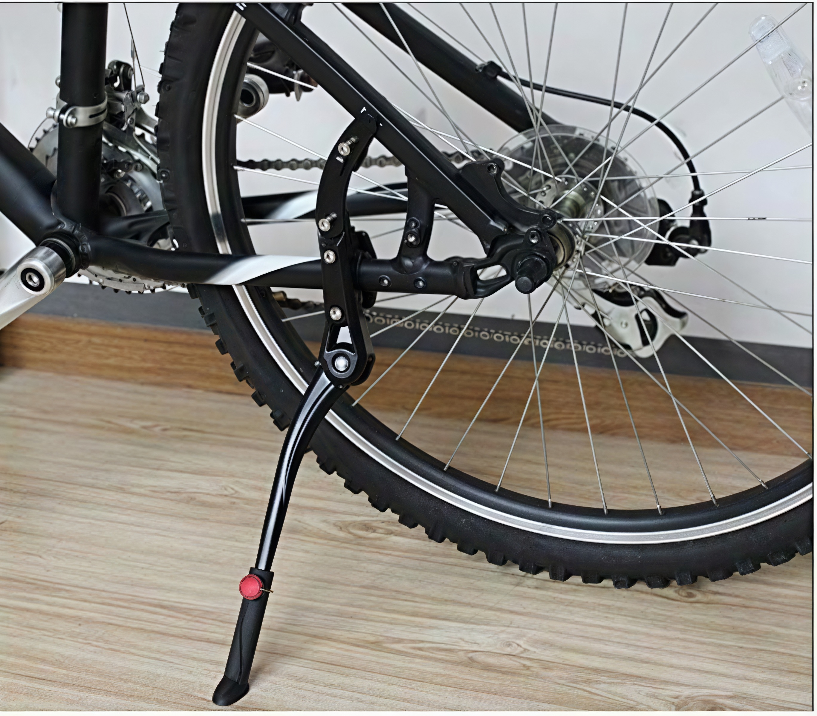 Rear-Mount Bicycle Kickstand – Adjustable Length, Aluminum Alloy, Non-Slip Foot, Fits 24″–28″ Bikes
