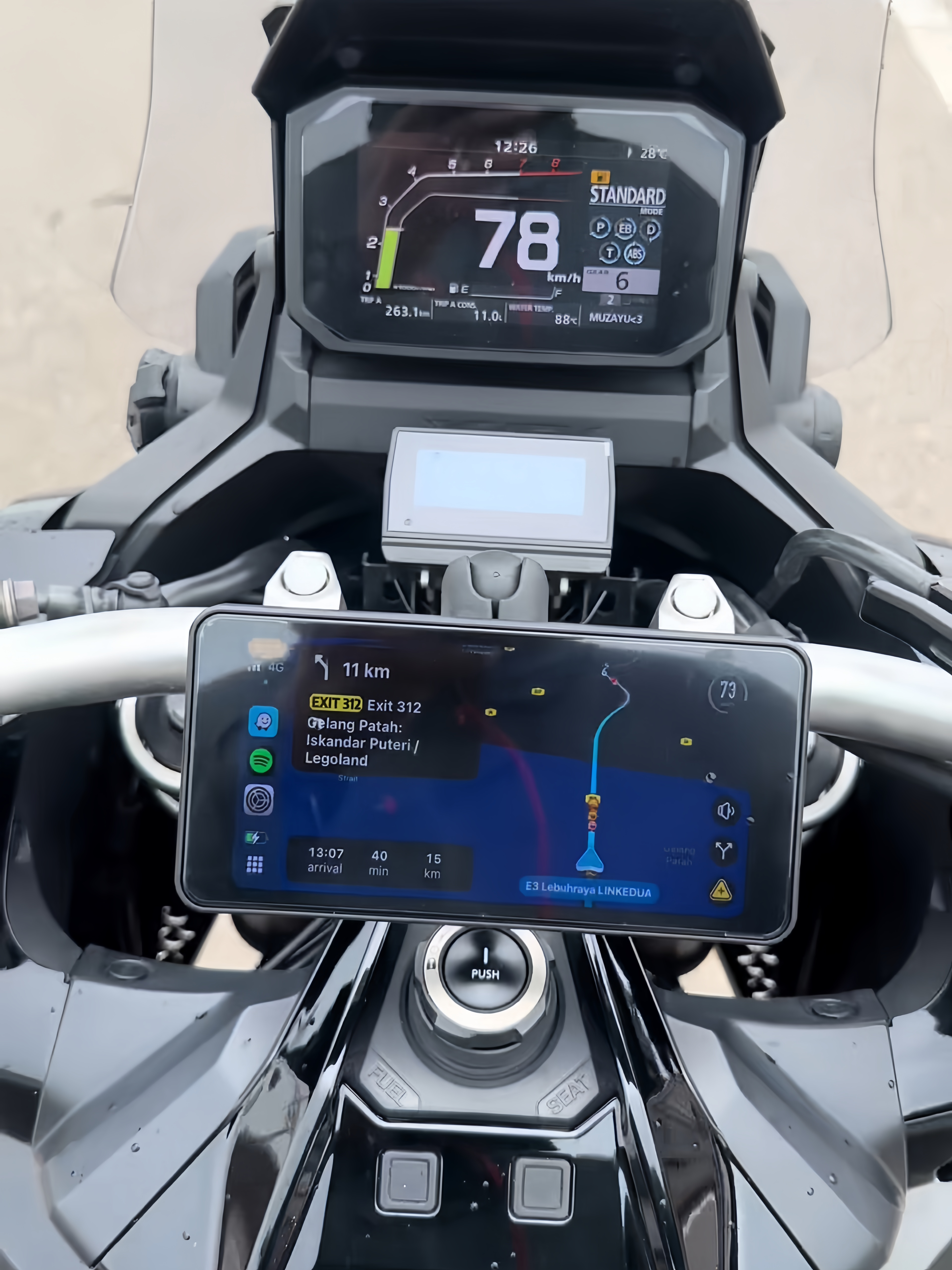 Motorcycle Smart Screen – 6.86" HD Touch Display, Wireless CarPlay/Android Auto, Dual Cameras, TPMS