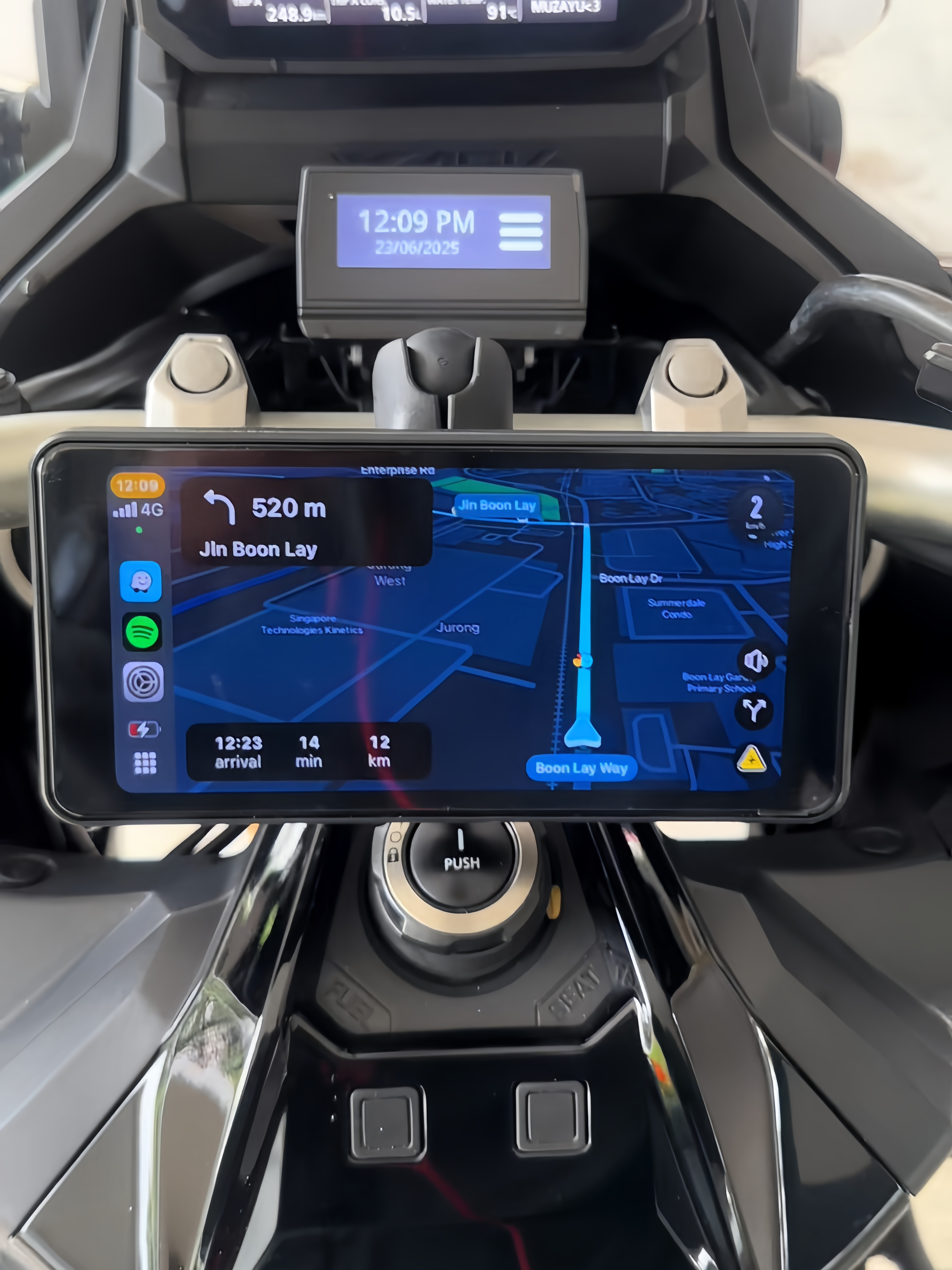 Motorcycle Smart Screen – 6.86" HD Touch Display, Wireless CarPlay/Android Auto, Dual Cameras, TPMS