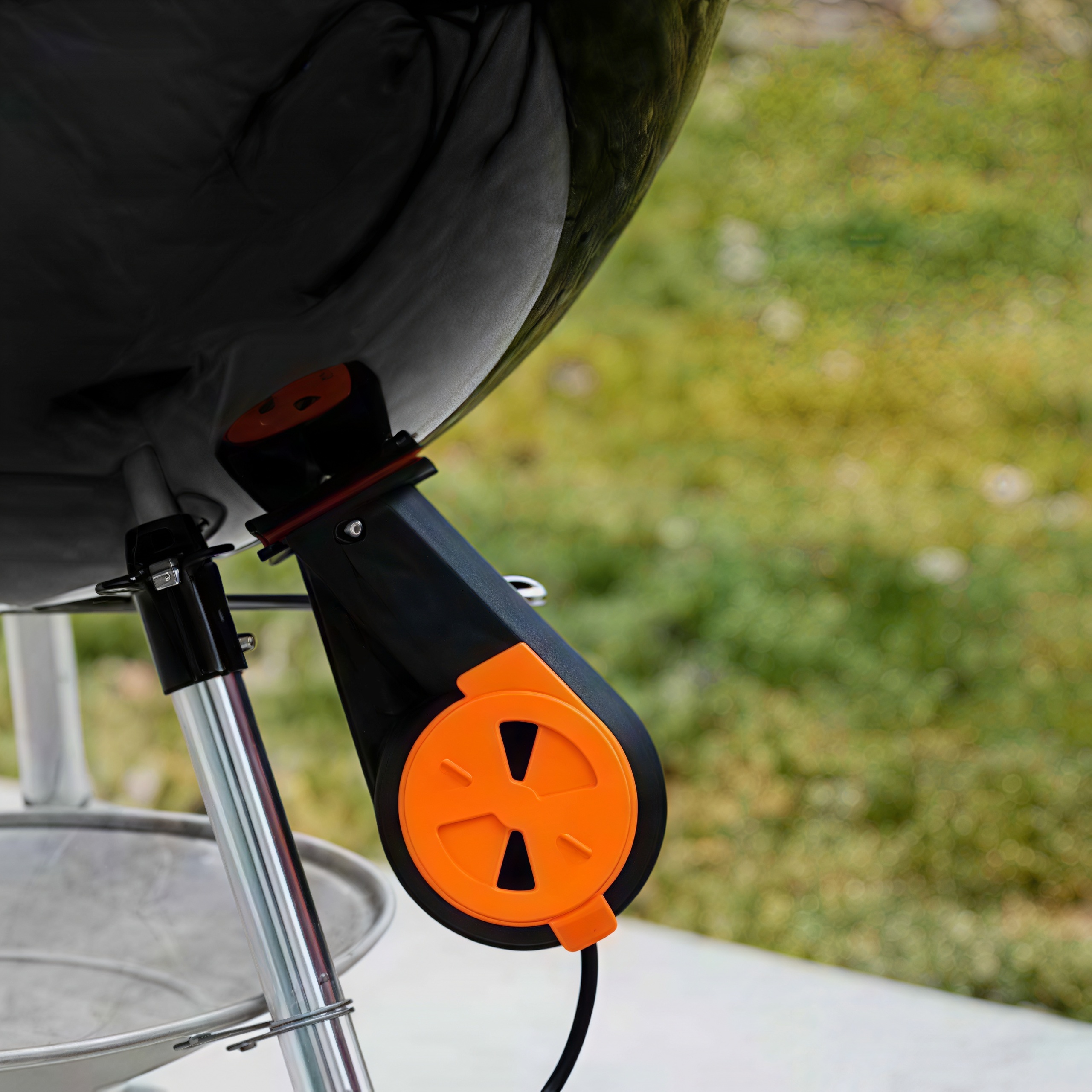 Smart BBQ Temperature Control Fan – Automatic Airflow Control for Charcoal Grills & Smokers