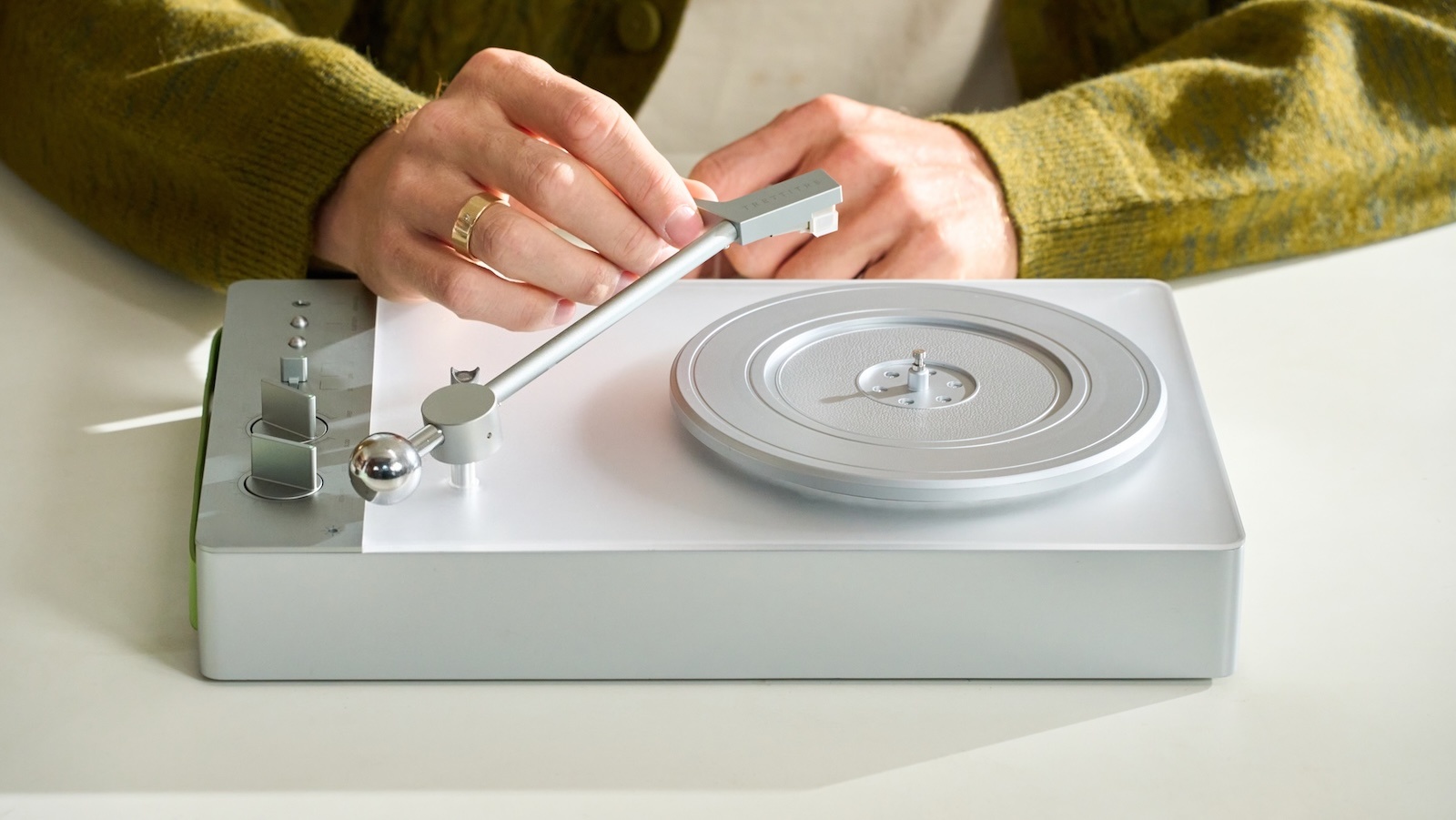 TURN YOUR VINYL COLLECTION INTO WALL ART Mount It. Stream It. Love It.
