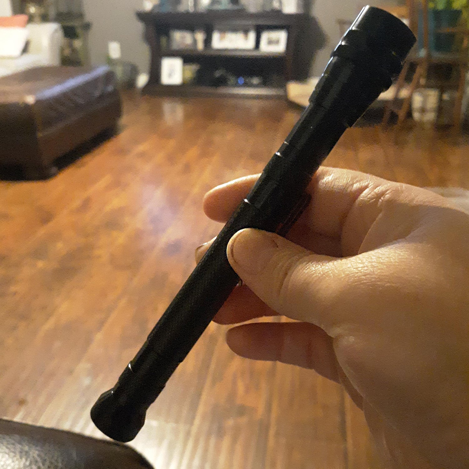 Telescopic magnet with LED flashlight