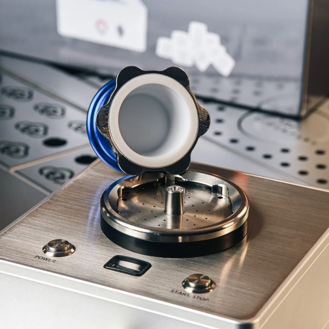 Compact Food-Safe Dry Ice Machine – 12-Second Production