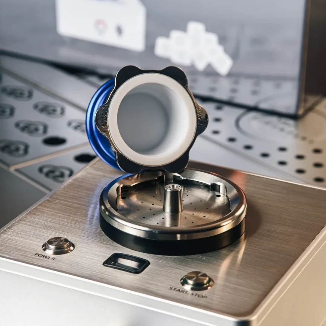 Compact Food-Safe Dry Ice Machine – 12-Second Production