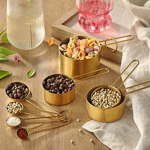 4 measuring cups