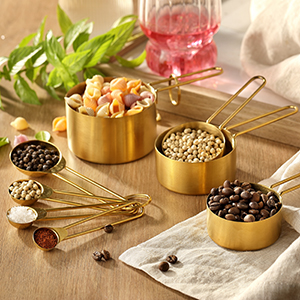 metal measuring cups