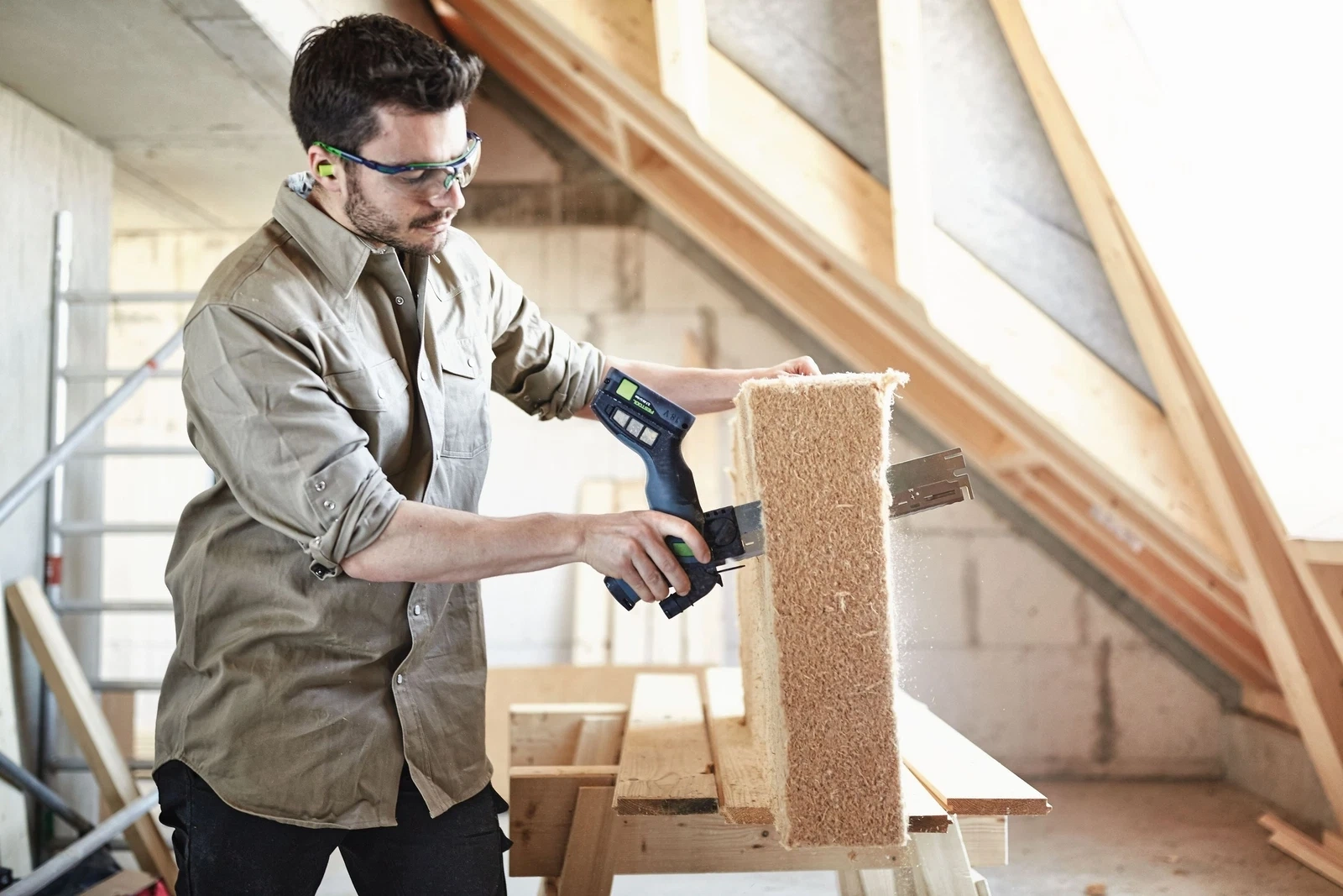Cordless Insulation Saw for Precision Cutting