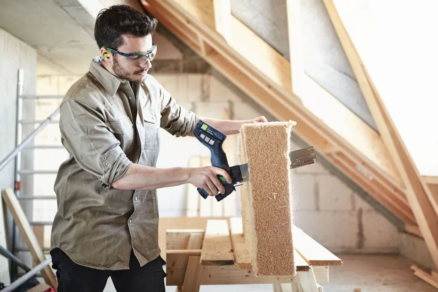 Cordless Insulation Saw for Precision Cutting
