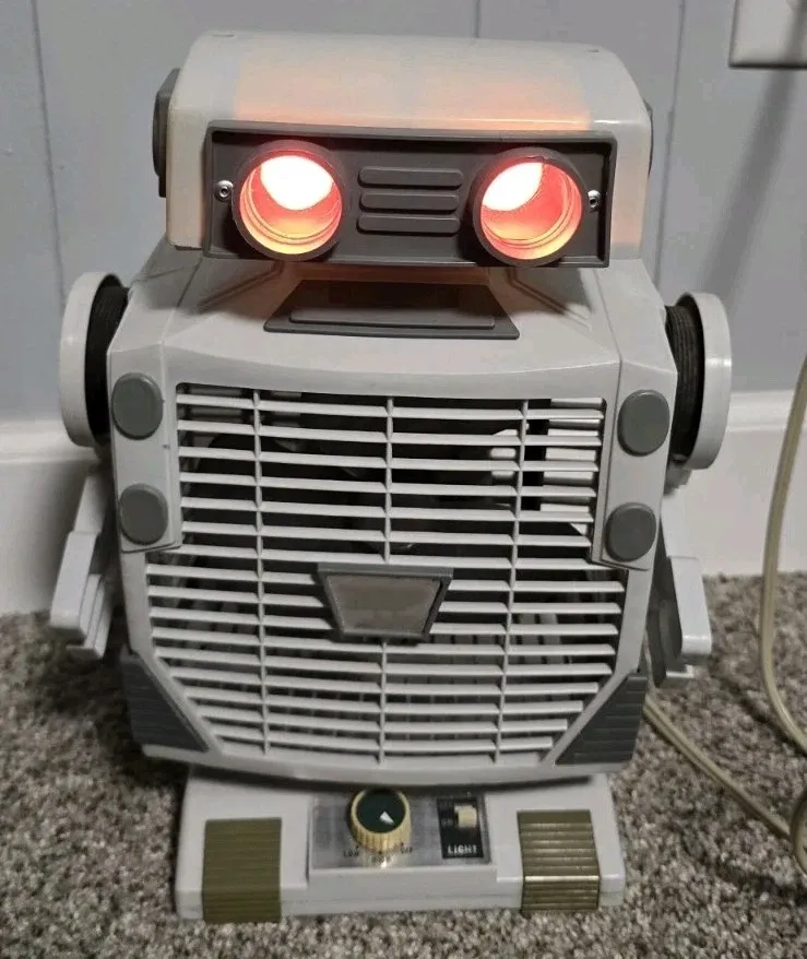 Vintage Robot Desk Fan with Light-Up Eyes and Oscillating Airflow