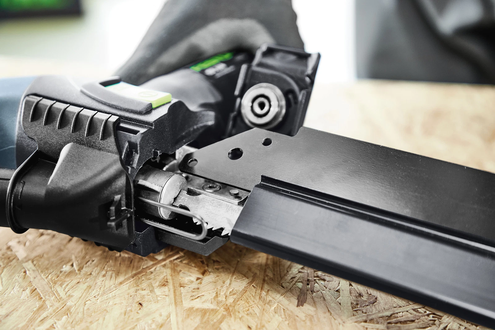 Cordless Insulation Saw for Precision Cutting
