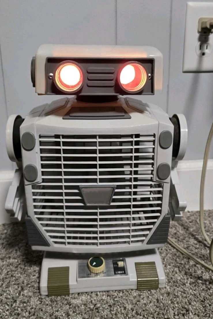 Vintage Robot Desk Fan with Light-Up Eyes and Oscillating Airflow