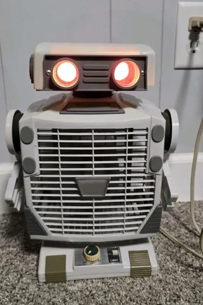 Vintage Robot Desk Fan with Light-Up Eyes and Oscillating Airflow