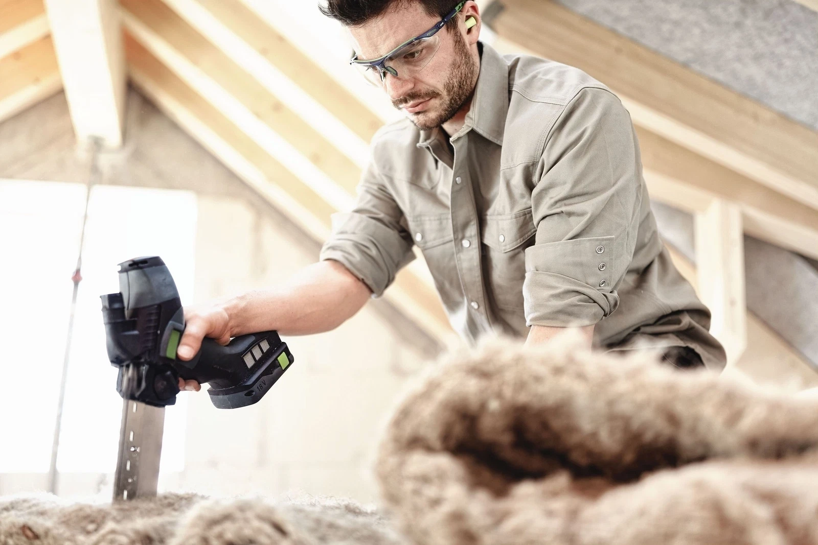Cordless Insulation Saw for Precision Cutting