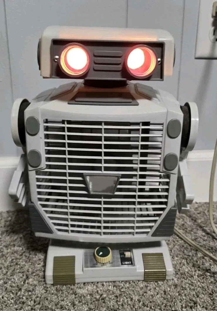 Vintage Robot Desk Fan with Light-Up Eyes and Oscillating Airflow