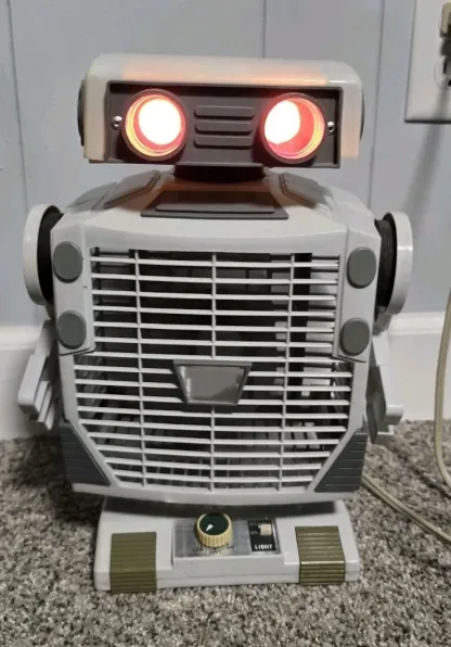 Vintage Robot Desk Fan with Light-Up Eyes and Oscillating Airflow