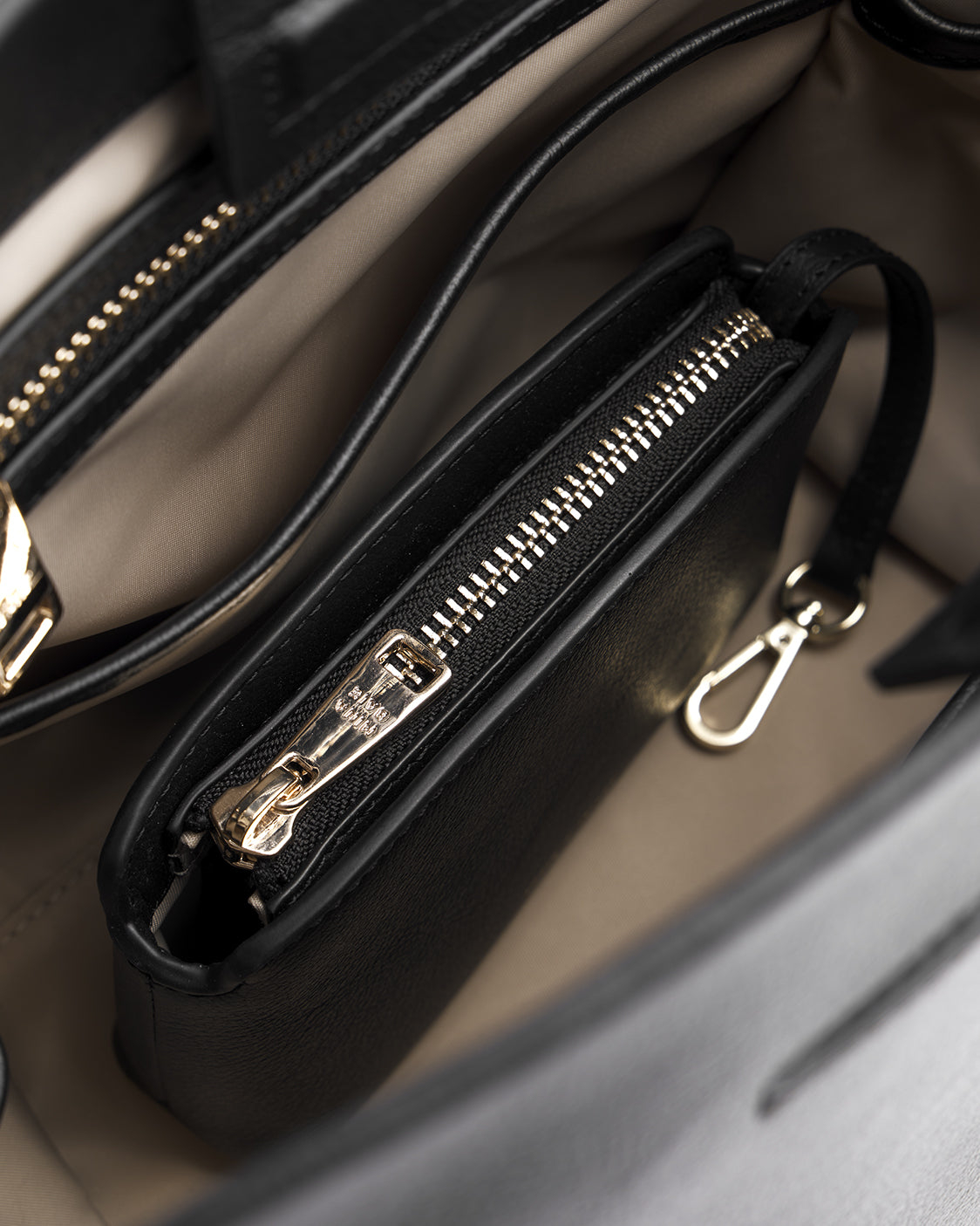 Sophia Pouch Leather