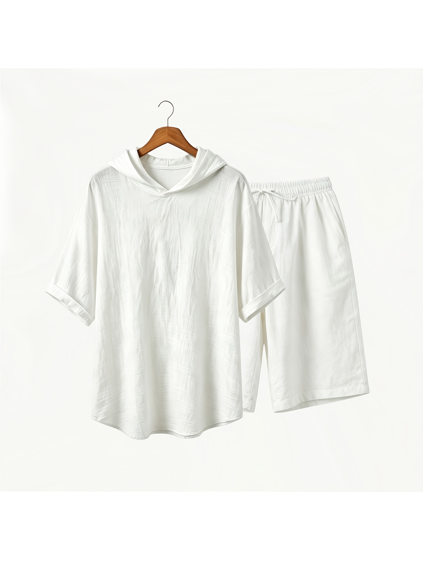 Men’s linen hooded two-piece set—a short-sleeved hooded top paired with elastic-waist shorts—perfect for summer wear.