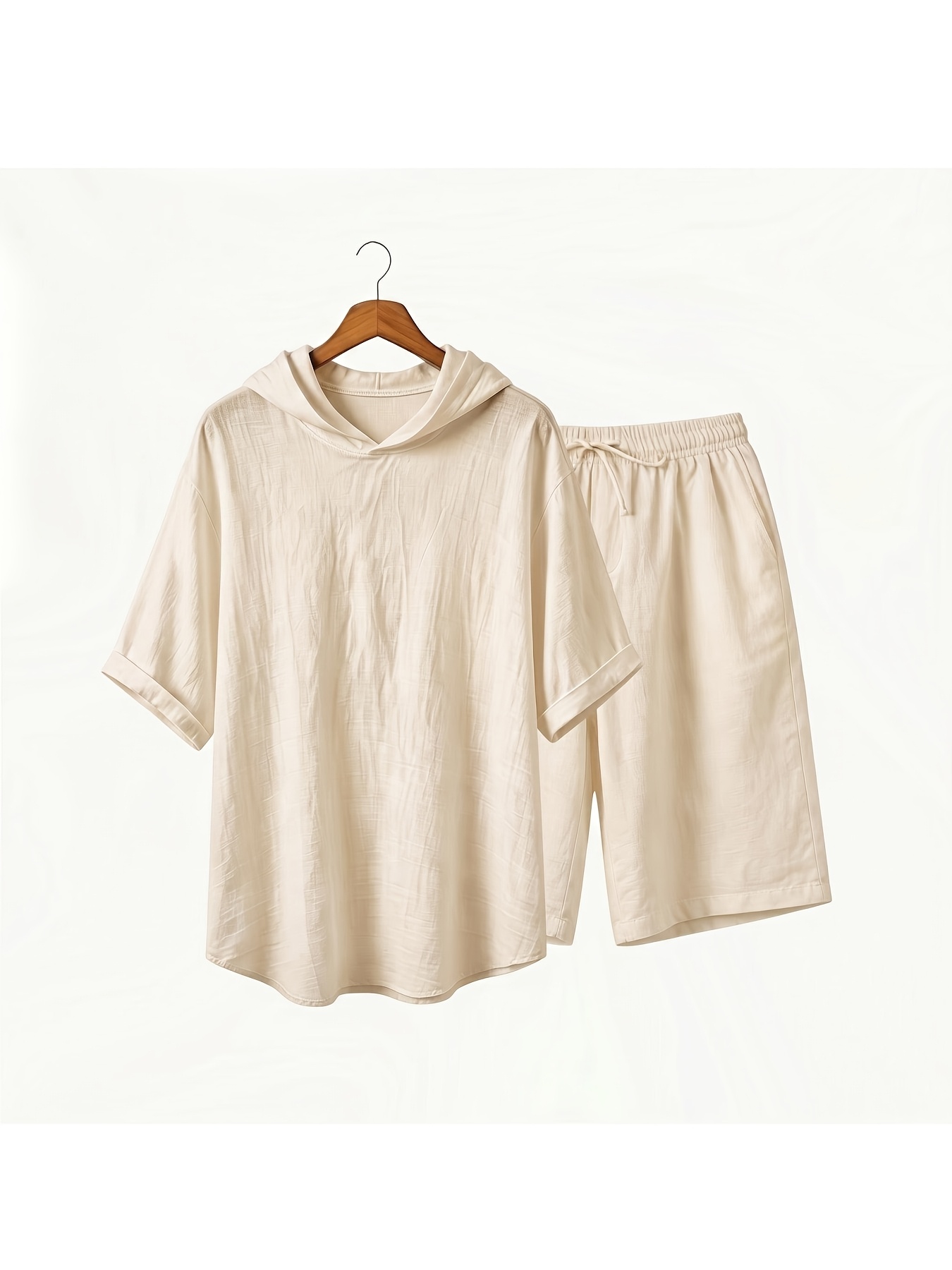 Men’s linen hooded two-piece set—a short-sleeved hooded top paired with elastic-waist shorts—perfect for summer wear.