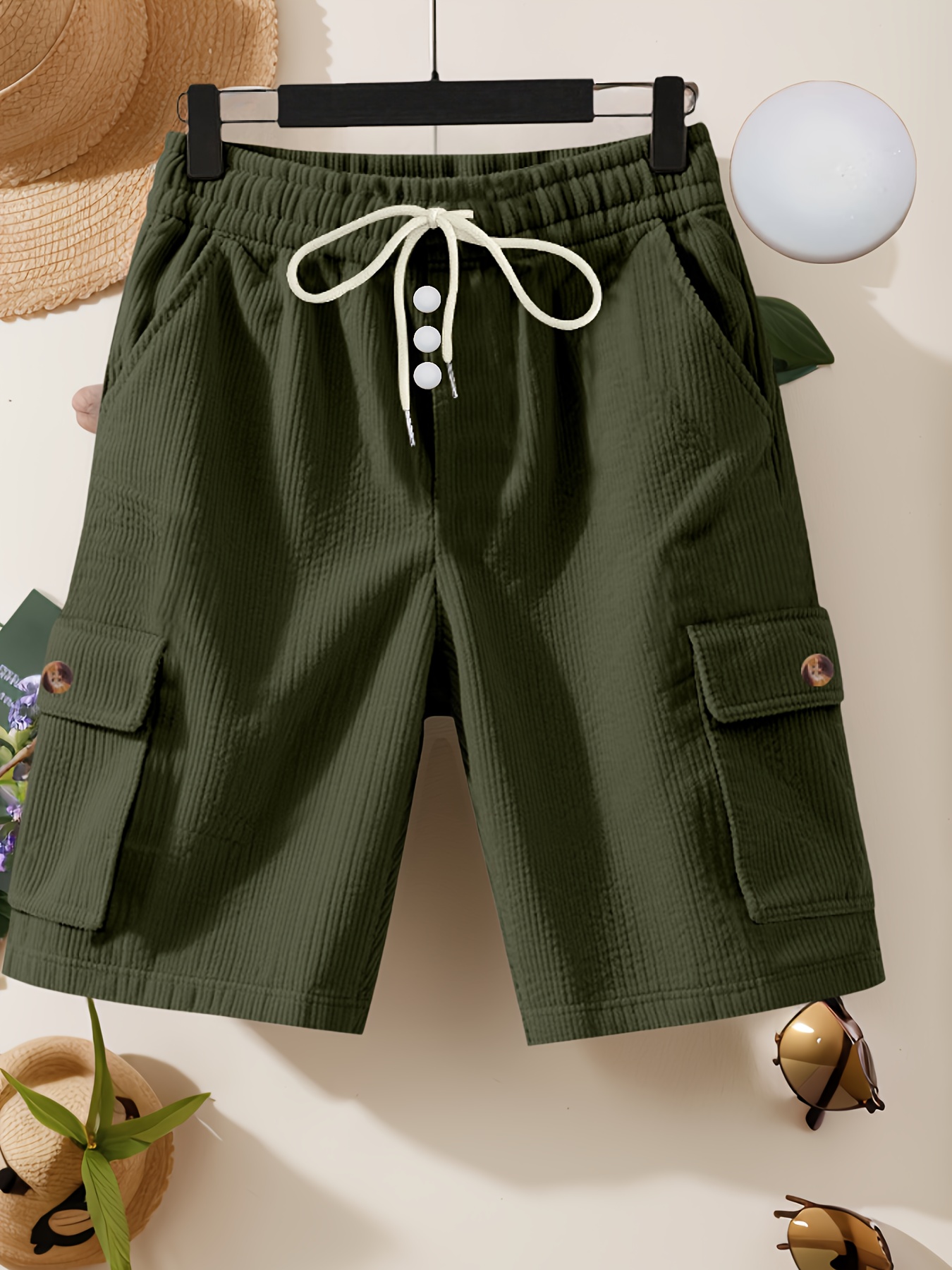 Men’s corduroy work shorts, casual shorts with an elastic waistband and drawstring, featuring button accents and side pockets.