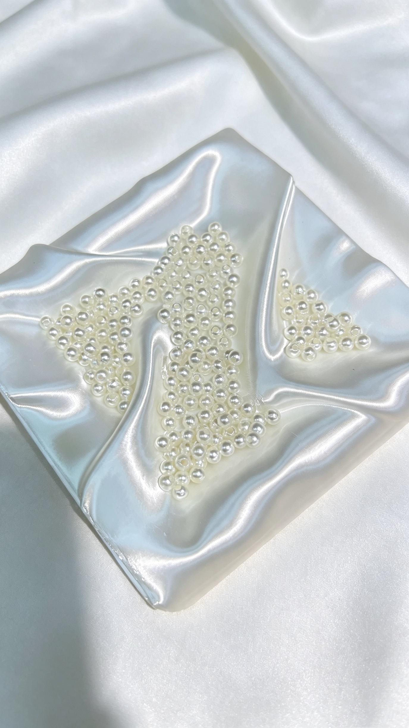 Glossy White Pearl Beads For Craft Making