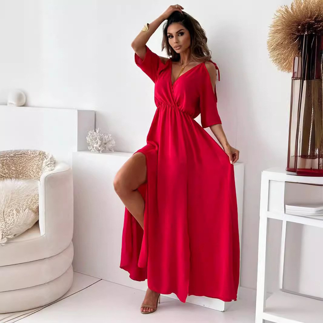 Elegantes Off-Shoulder-Kleid mit V-Ausschnitt und stilvollem Beinschlitz ✨