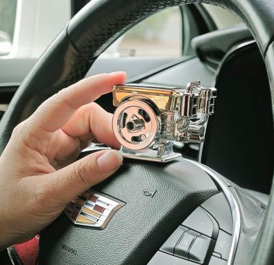 Car Solar-Powered Rotating Ornament, Automatic and Long-Lasting Fragrance Car Air Freshener