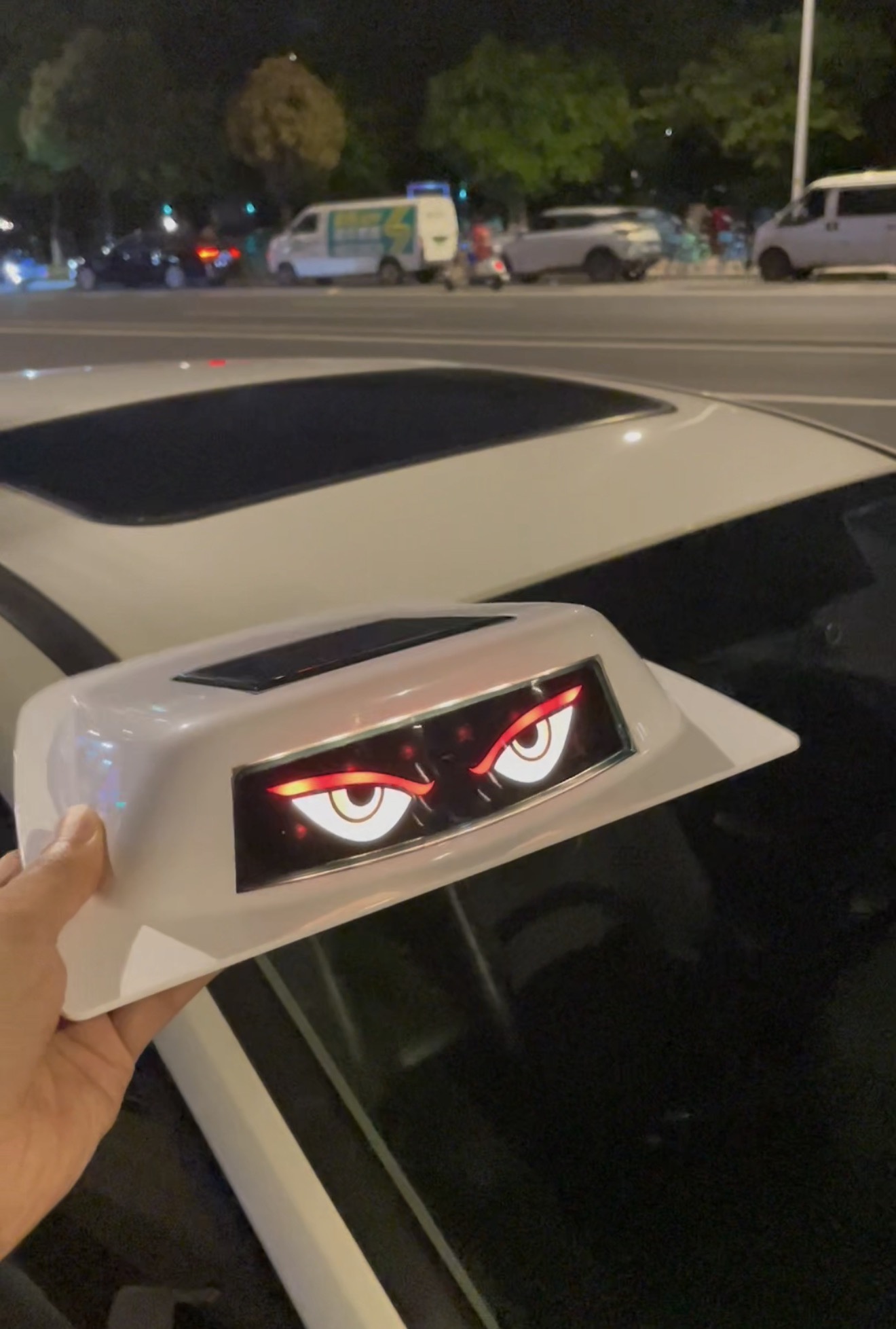 Car solar-powered lidar light cover modified with decorative LED roof "Eyes" navigation warning flashing light ( For All Cars )