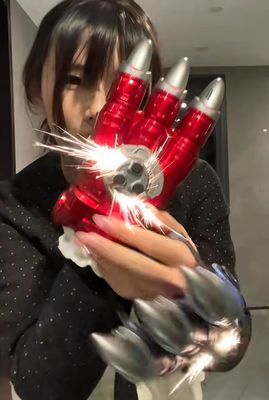 Claw With Led Sound Spark