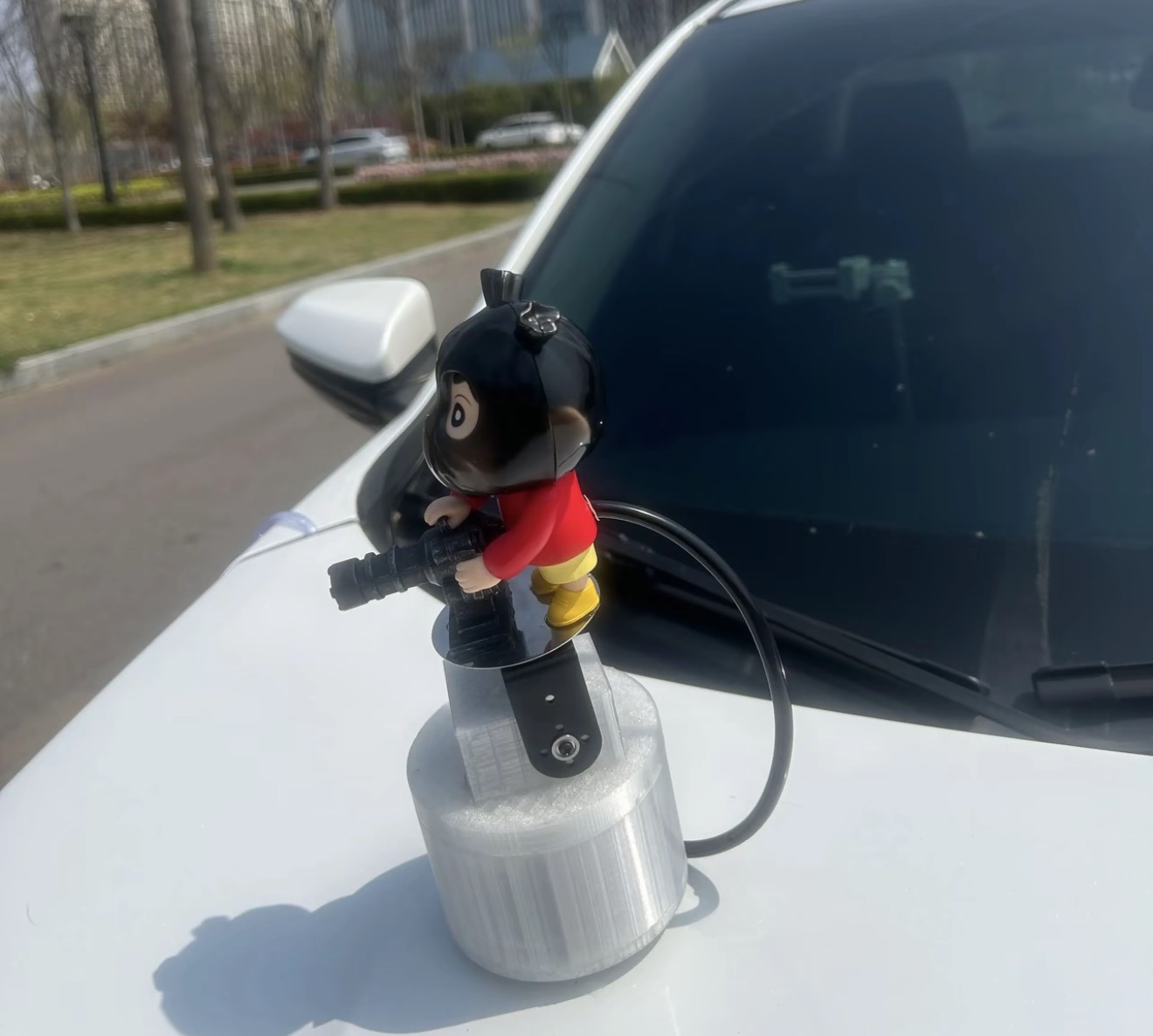 Customized remote-controlled gimbal water-spraying doll with Crayon Toy water splashing effect Safe For All Cars ( Best Gift 🎁 )