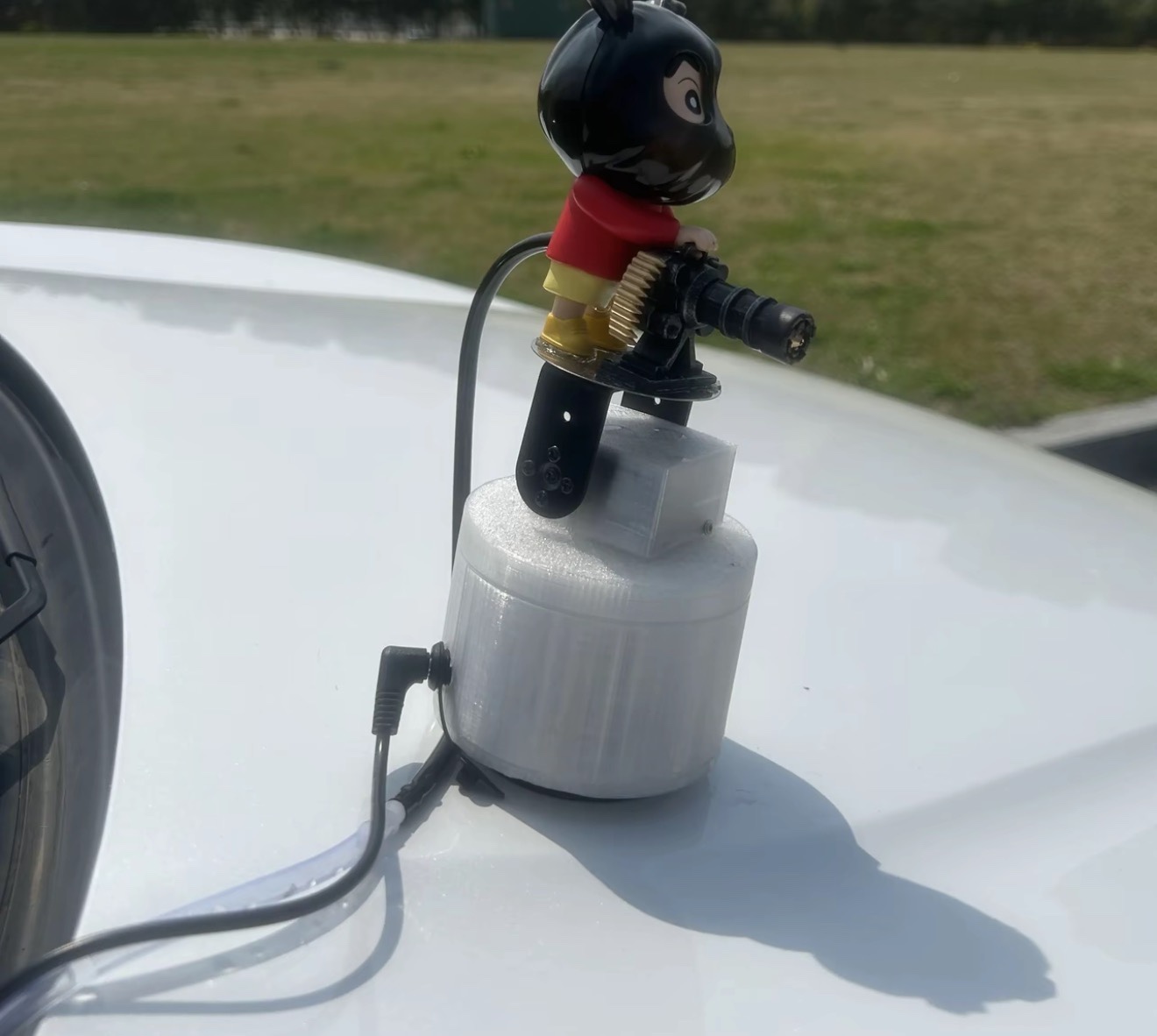 Customized remote-controlled gimbal water-spraying doll with Crayon Toy water splashing effect Safe For All Cars ( Best Gift 🎁 )