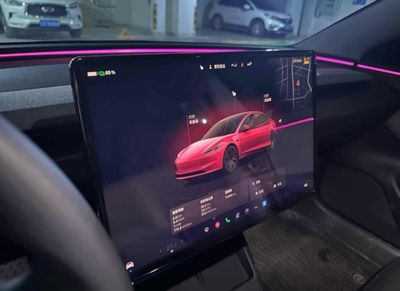 Tempered glass screen protector for Tesla 2026 Modely/3 scratch-resistant and suitable for use in vehicles.