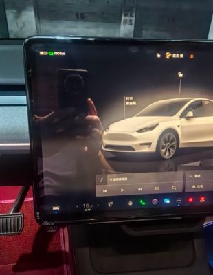 Tempered glass screen protector for Tesla 2026 Modely/3 scratch-resistant and suitable for use in vehicles.