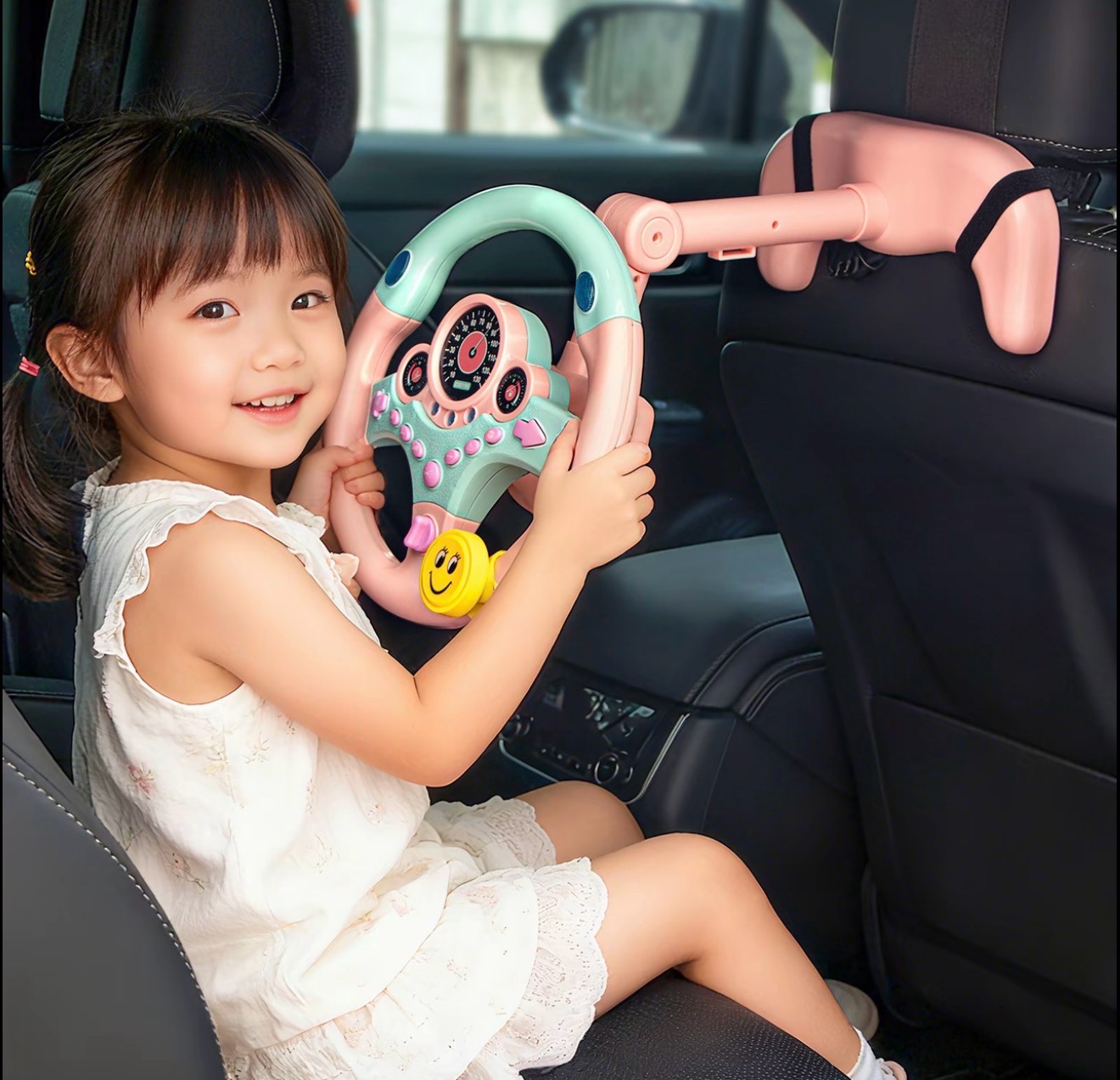 Funny co-pilot enlarged steering wheel push car Driving