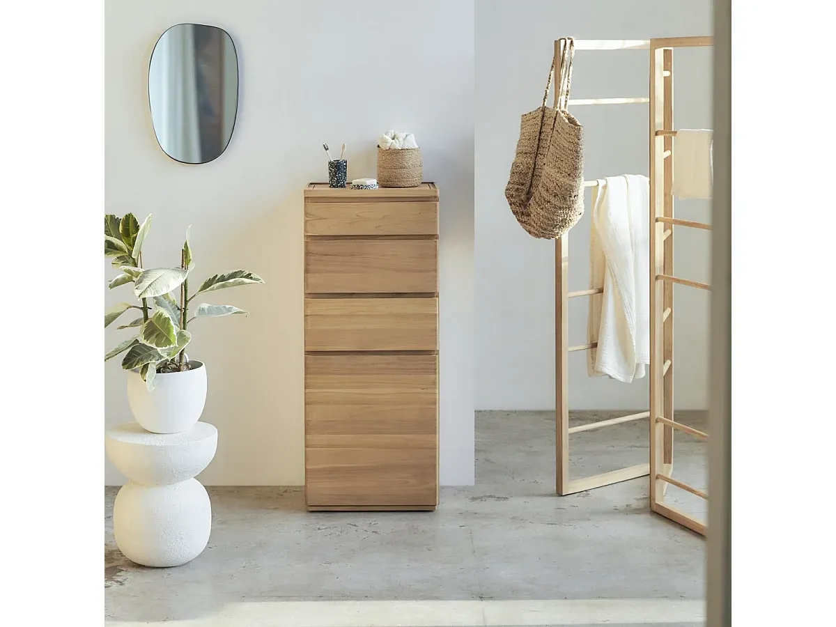 Geräumiger Massivholzschrank aus Teak-Livavine