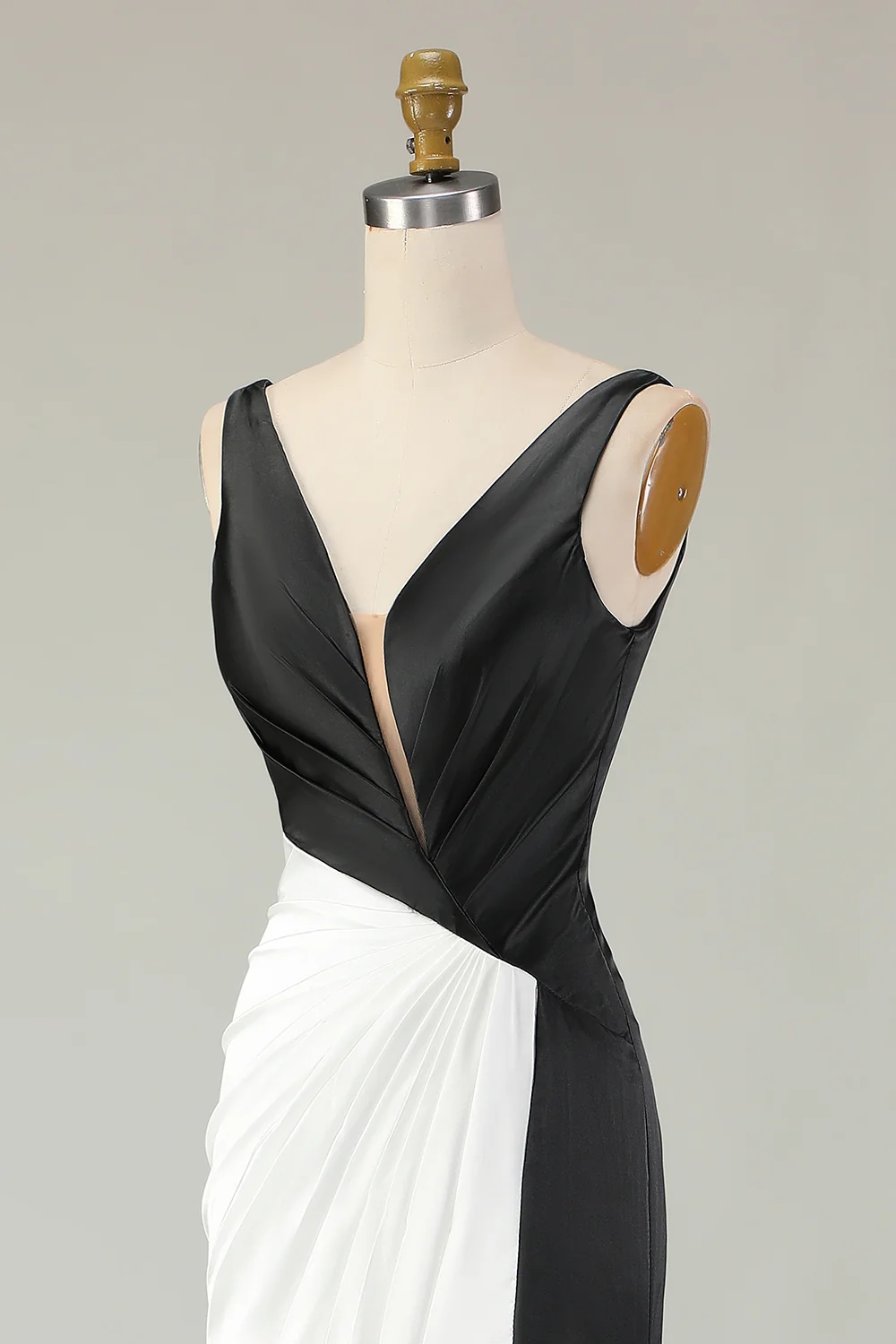 SPU - 501D06LFA154 Black White Sheath Deep V Neck Long Race Dress