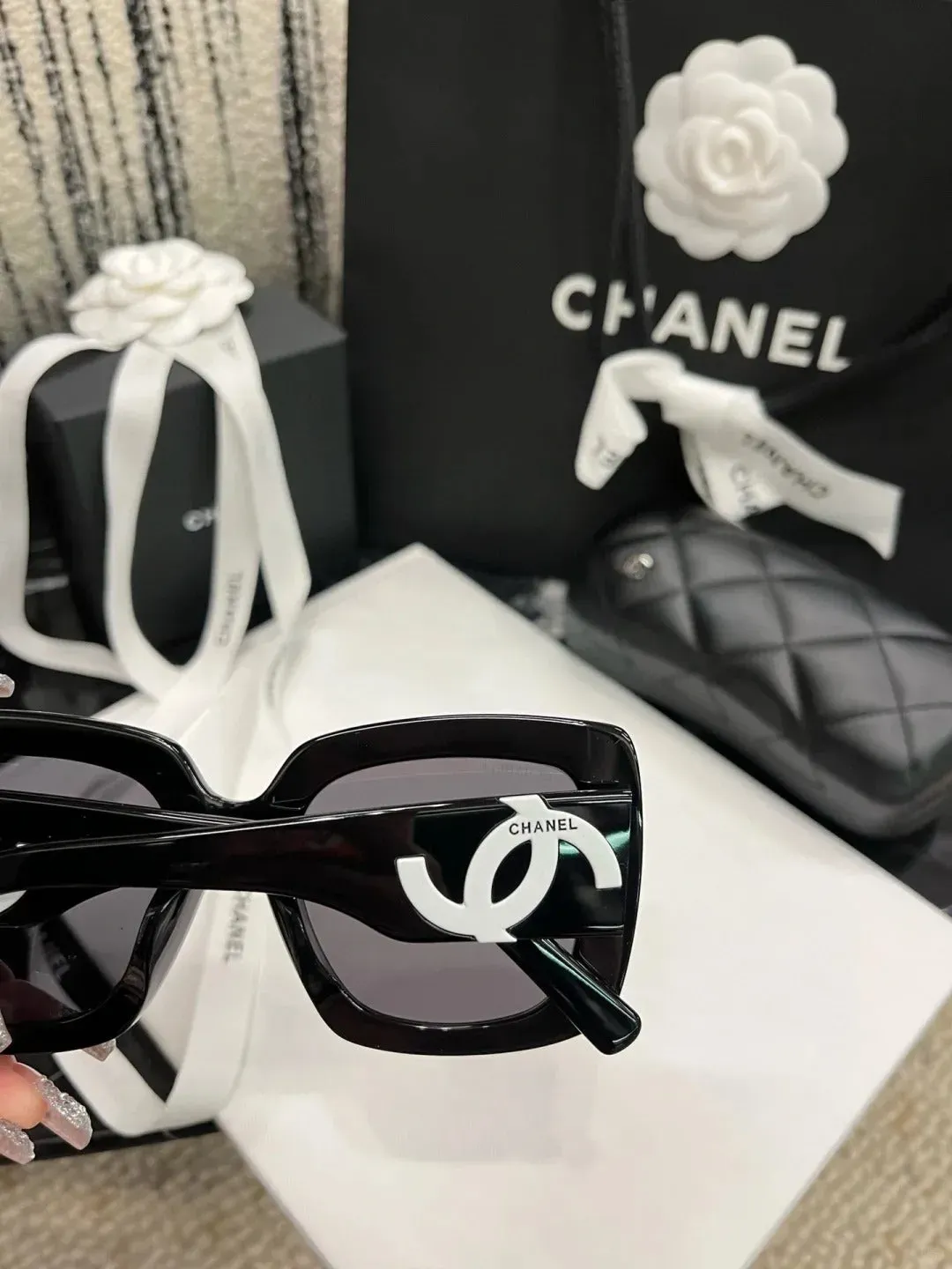 Oversized square frame face-covering sunglasses[special freebies for loyal clients]