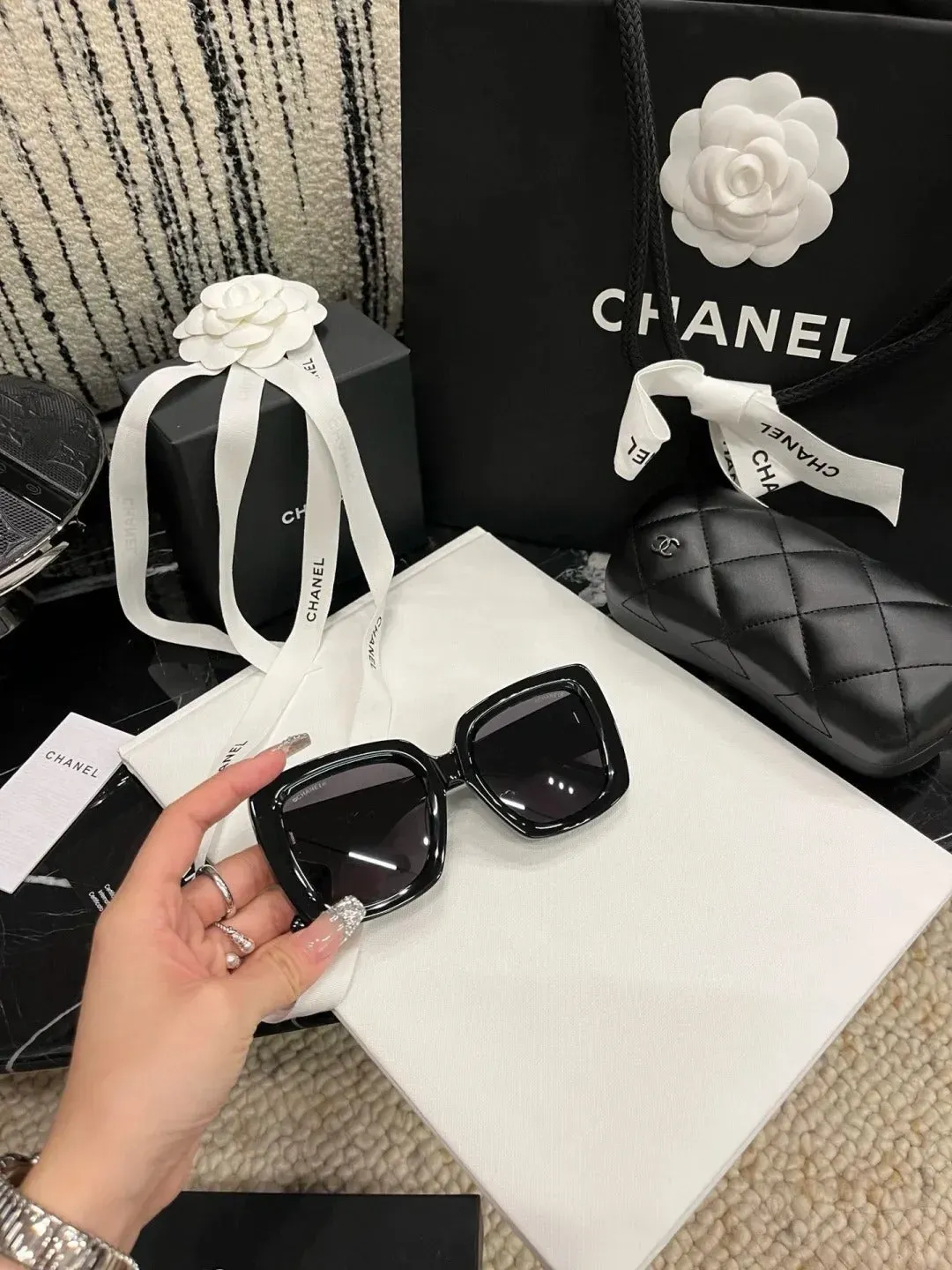 Oversized square frame face-covering sunglasses[special freebies for loyal clients]