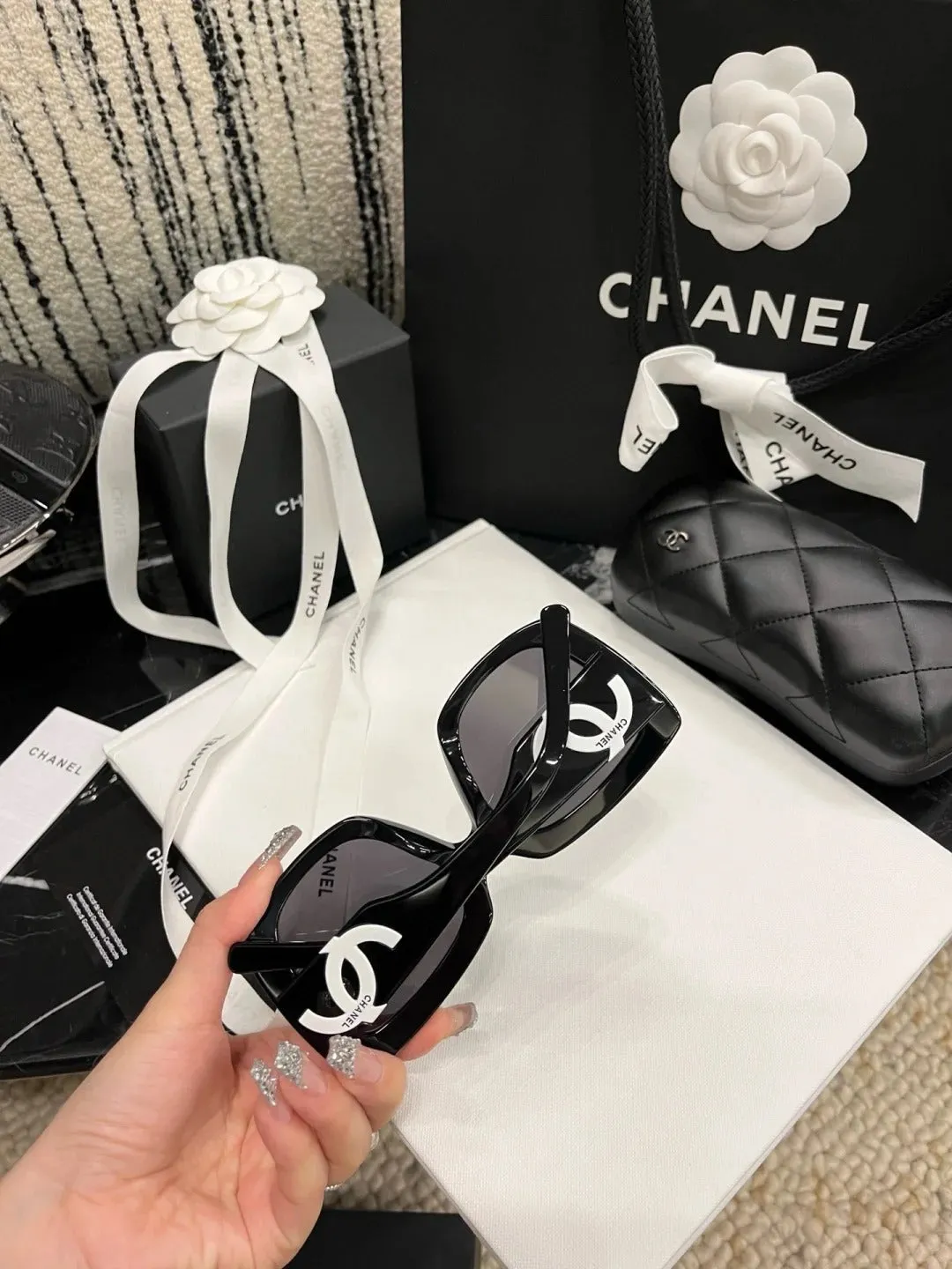 Oversized square frame face-covering sunglasses[special freebies for loyal clients]