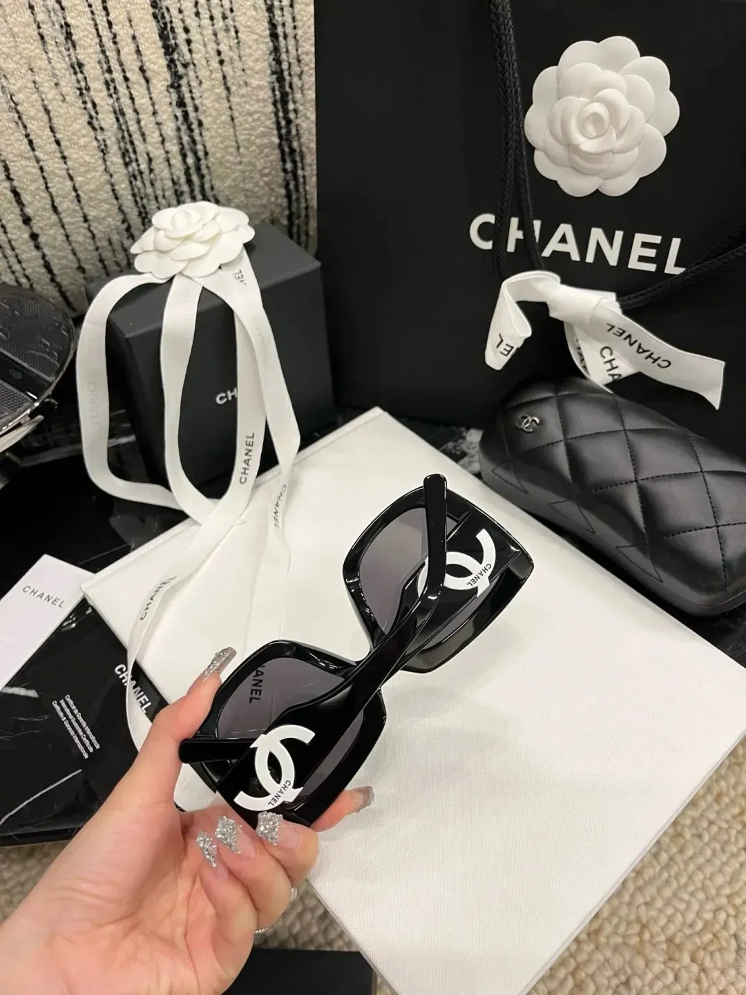 Oversized square frame face-covering sunglasses[special freebies for loyal clients]